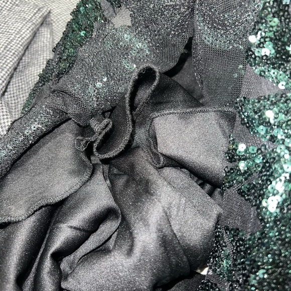 Windsor- Karina Formal Sequin Cross-Back Mini dark green and black Dress - Picture 5 of 7